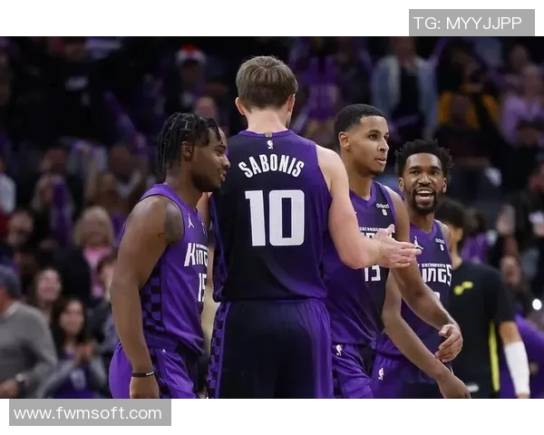 国王队训练营第二日全力以赴备战新赛季展现团队凝聚力与拼搏精神